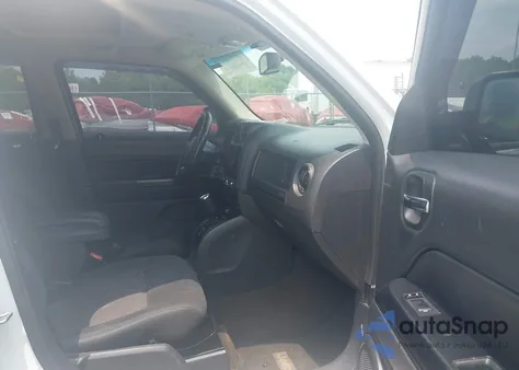 2013 Jeep Patriot Latitude z USA, uszkodzony, nr VIN 1C4NJRFB0DD192230